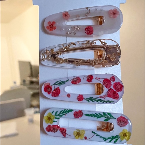 Handmade Hair Clips 🌺 - Picture 3 of 5